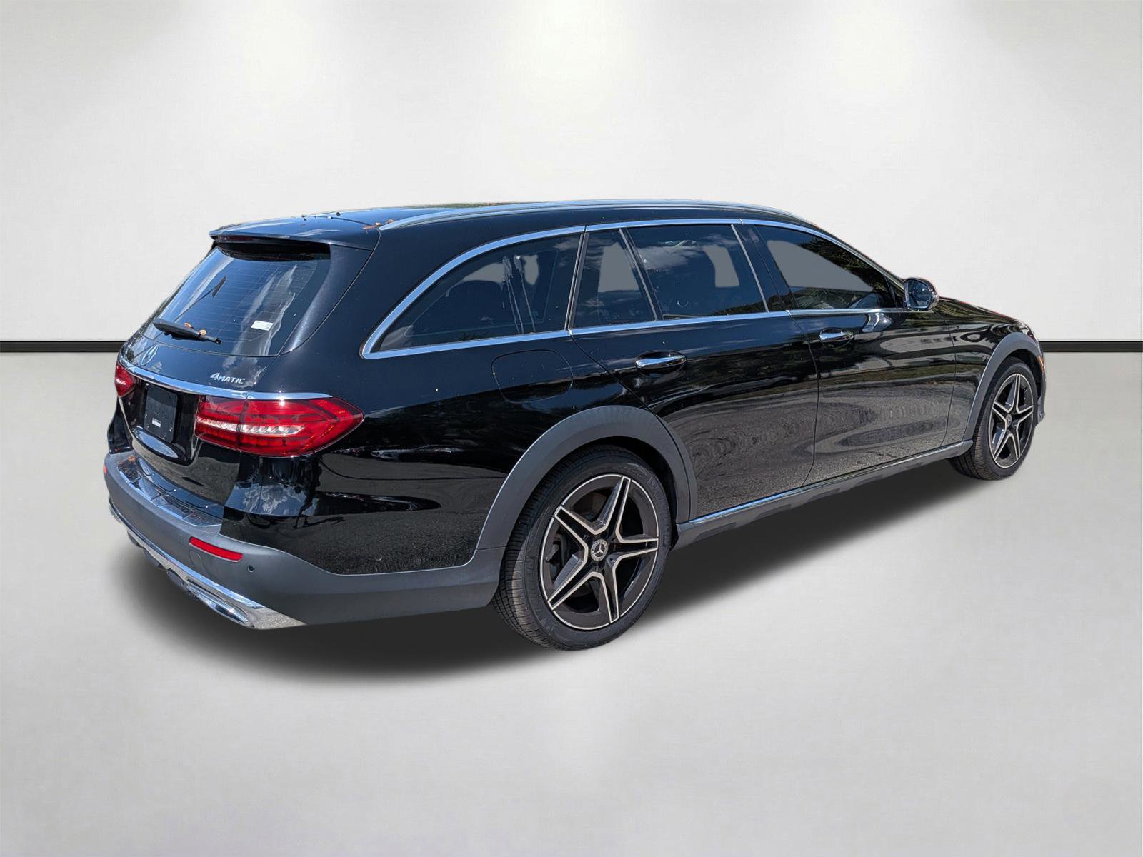 Used 2023 Mercedes-Benz E 450 4MATIC All-Terrain Wagon w/ Premium Package image 4