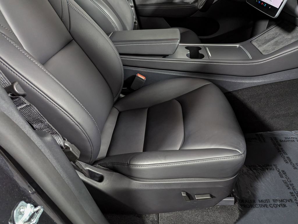 Used 2025 Tesla Model Y Long Range image 25