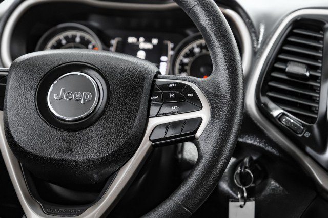 Used 2018 Jeep Cherokee Latitude FWD image 16