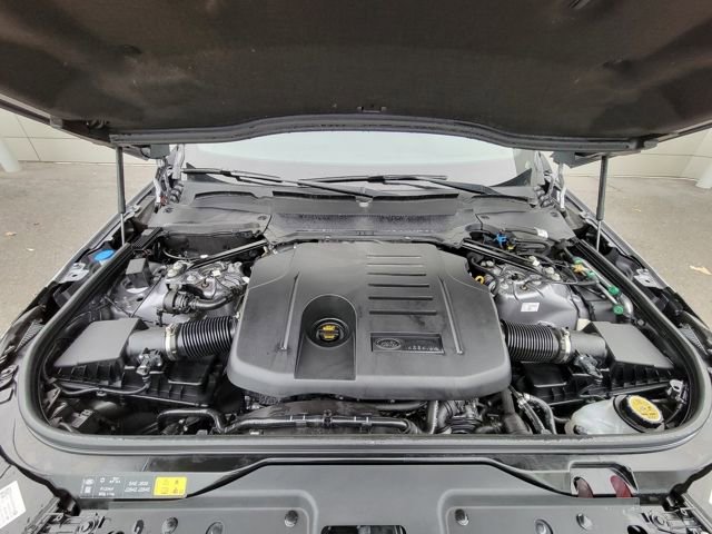 Used 2025 Land Rover Discovery Dynamic SE image 9