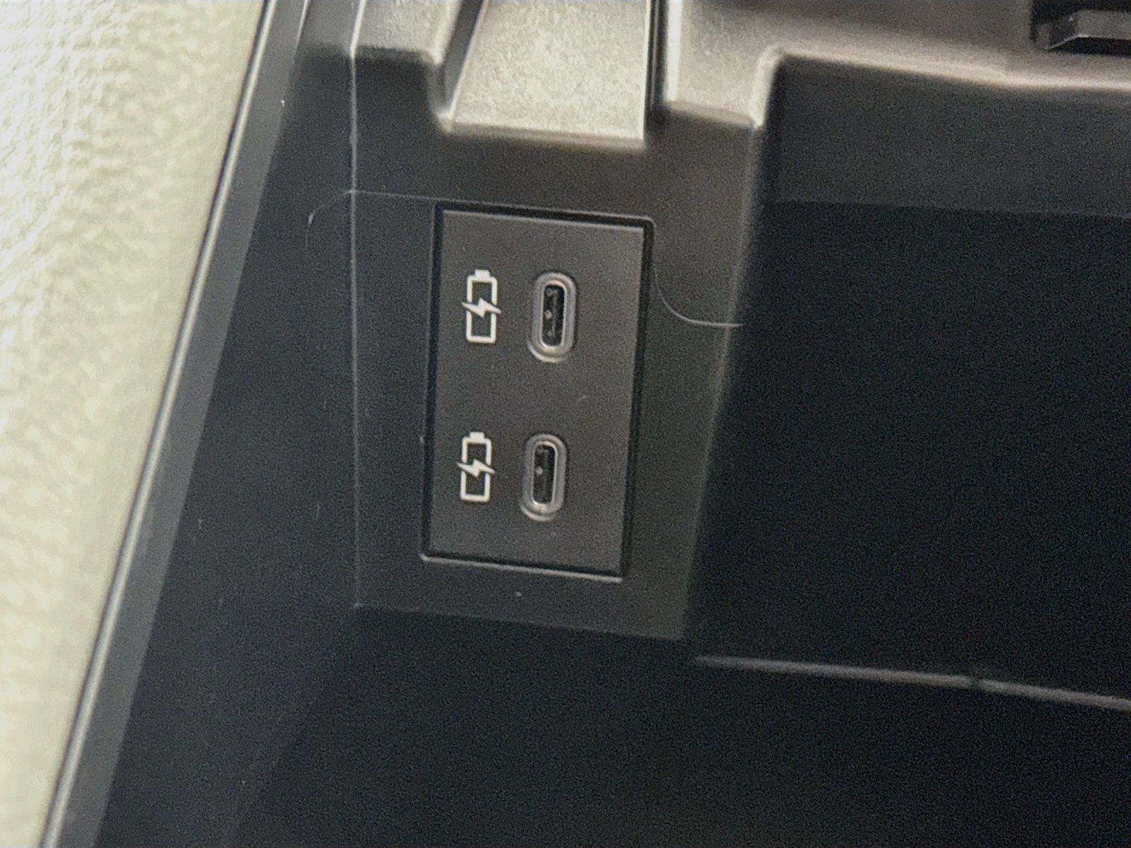 Certified 2025 Toyota Sienna XLE FWD image 35