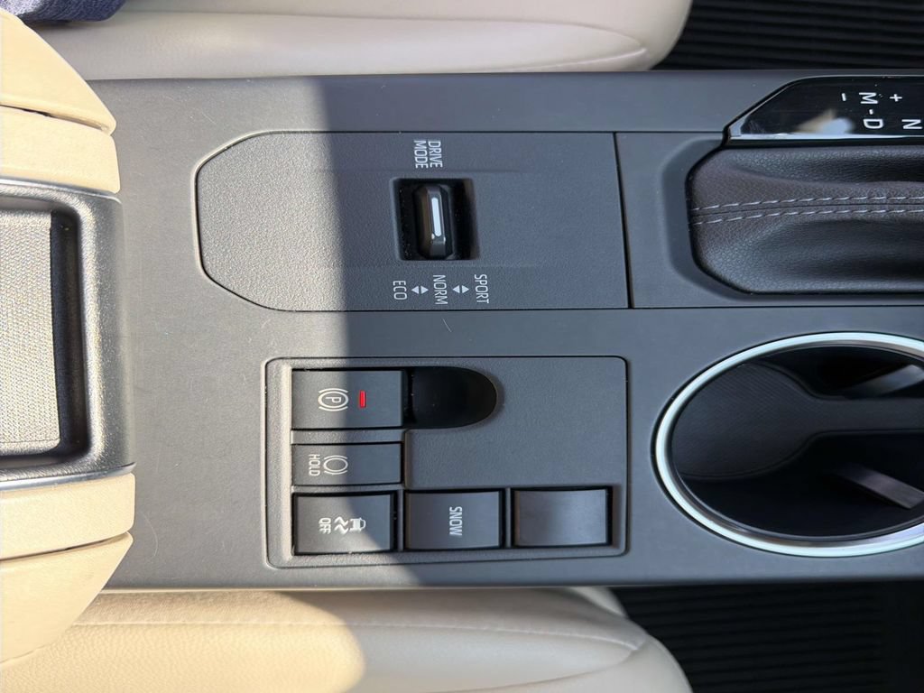 Used 2023 Toyota Highlander XLE FWD image 34