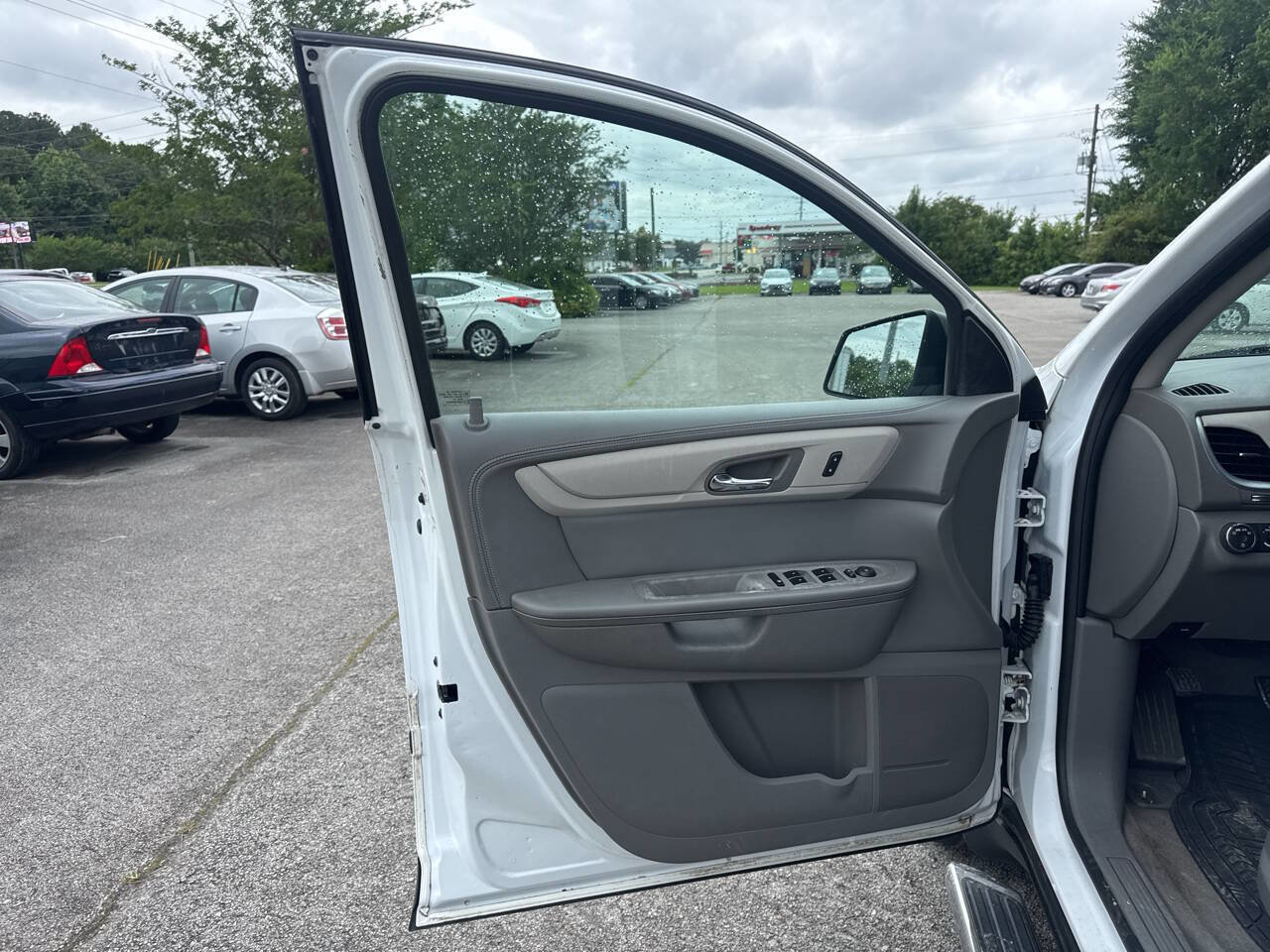 Used 2016 Chevrolet Traverse LS FWD image 13