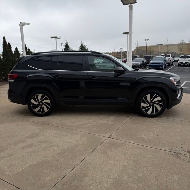 Used 2025 Volkswagen Atlas SE AWD/4WD image 6