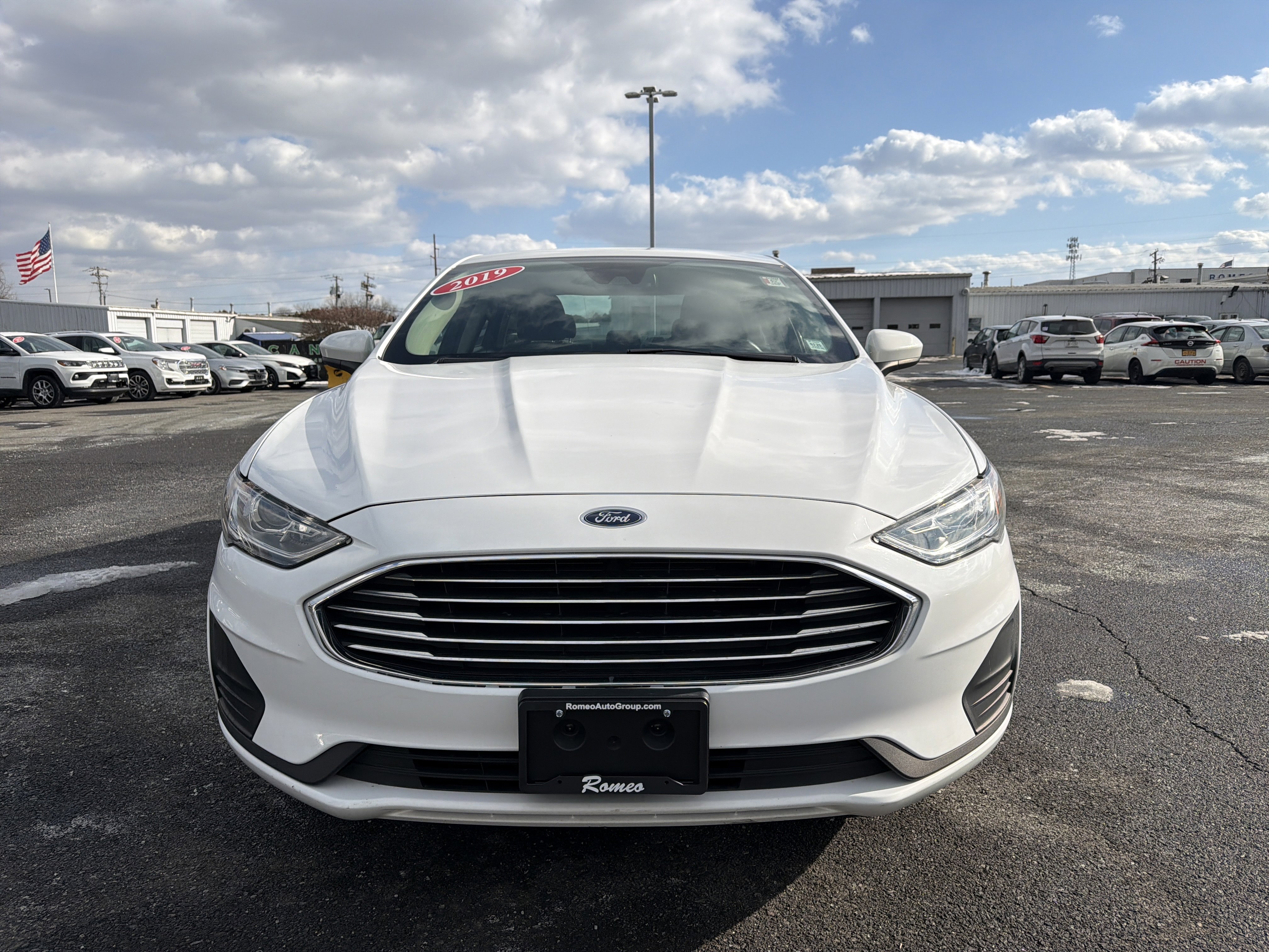 Used 2019 Ford Fusion SE image 2