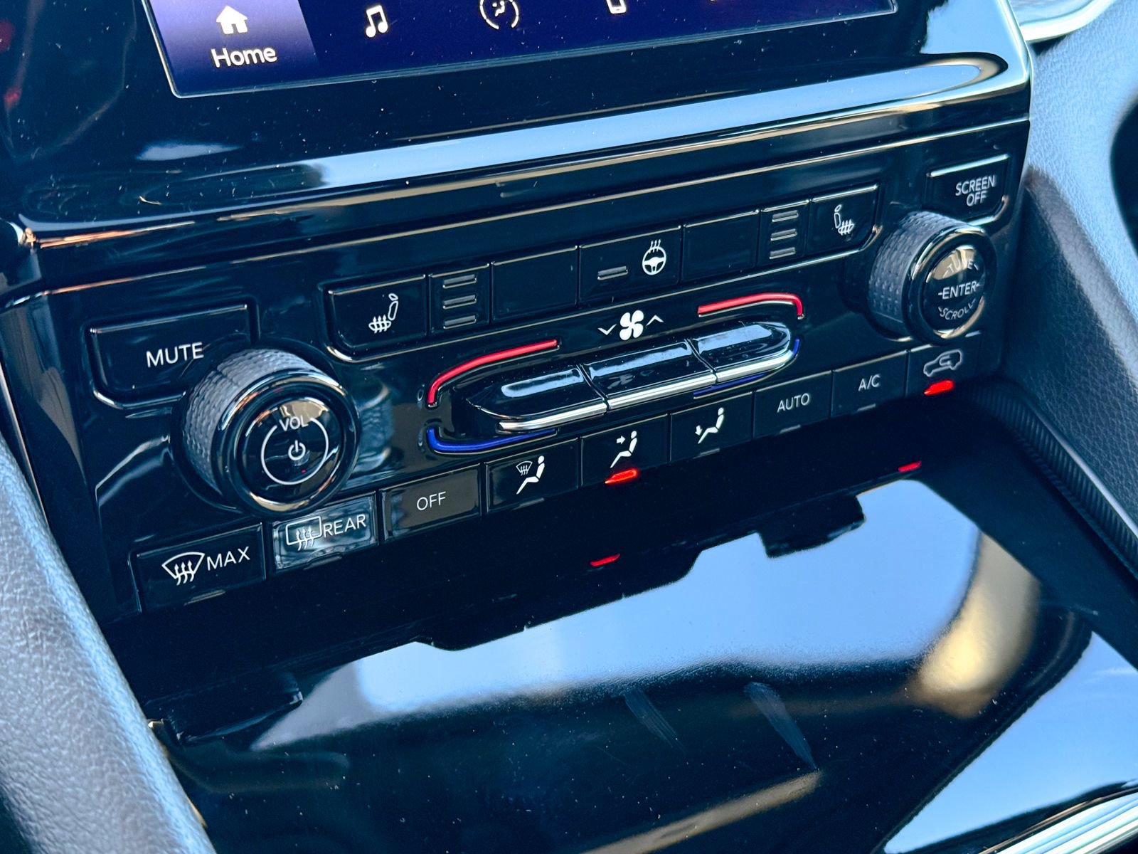 Used 2025 Jeep Grand Cherokee Altitude image 22