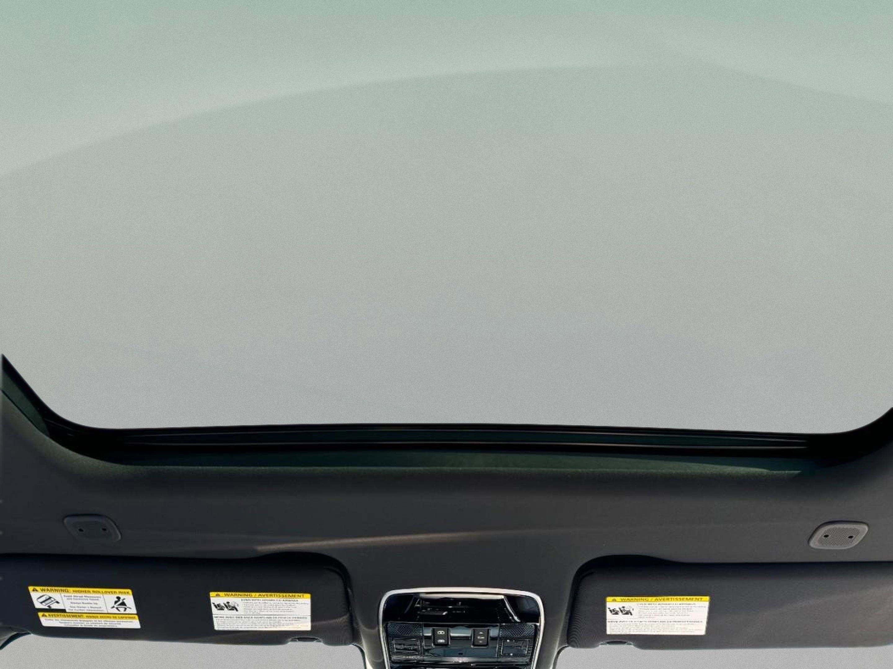 Used 2025 Land Rover Range Rover Sport SE image 11