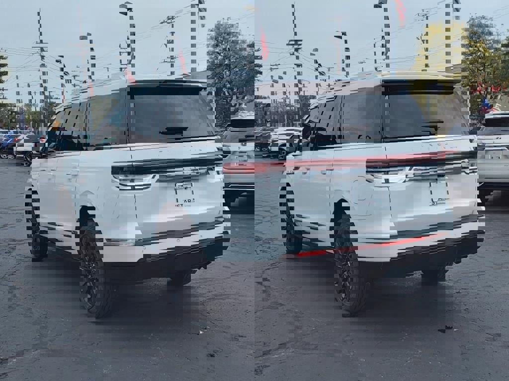 New 2023 Lincoln Navigator L Reserve image 28