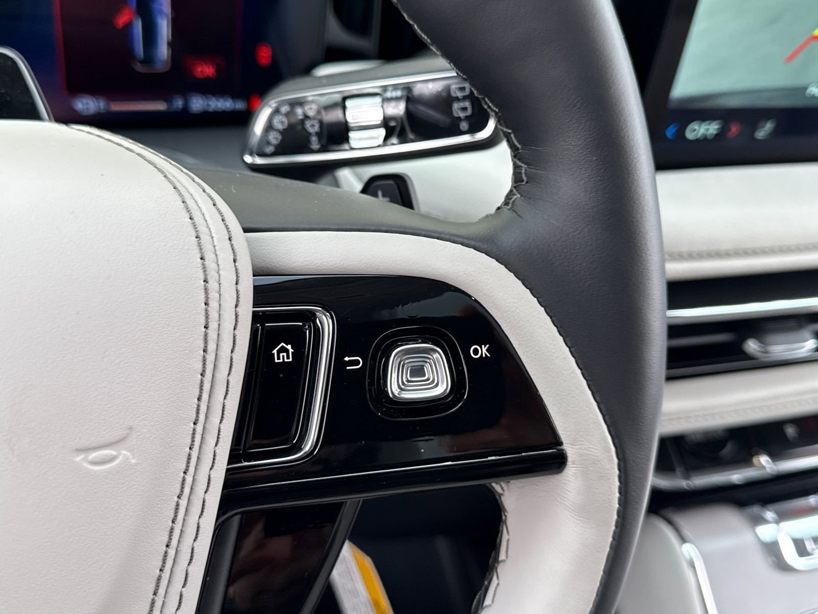 New 2025 Lincoln Aviator Reserve w/ Equipment Group 201A image 26