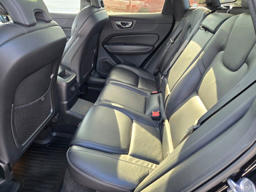 Used 2022 Volvo XC60 T8 Inscription w/ Advanced Package image 16