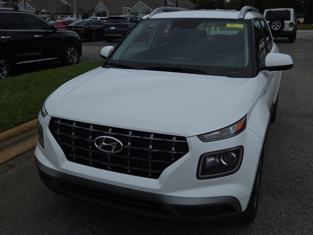 Certified 2025 Hyundai Venue SEL image 1