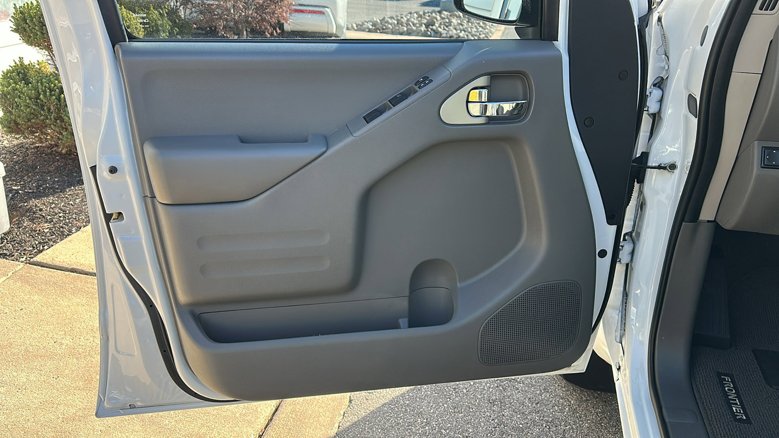 Certified 2019 Nissan Frontier SV image 13