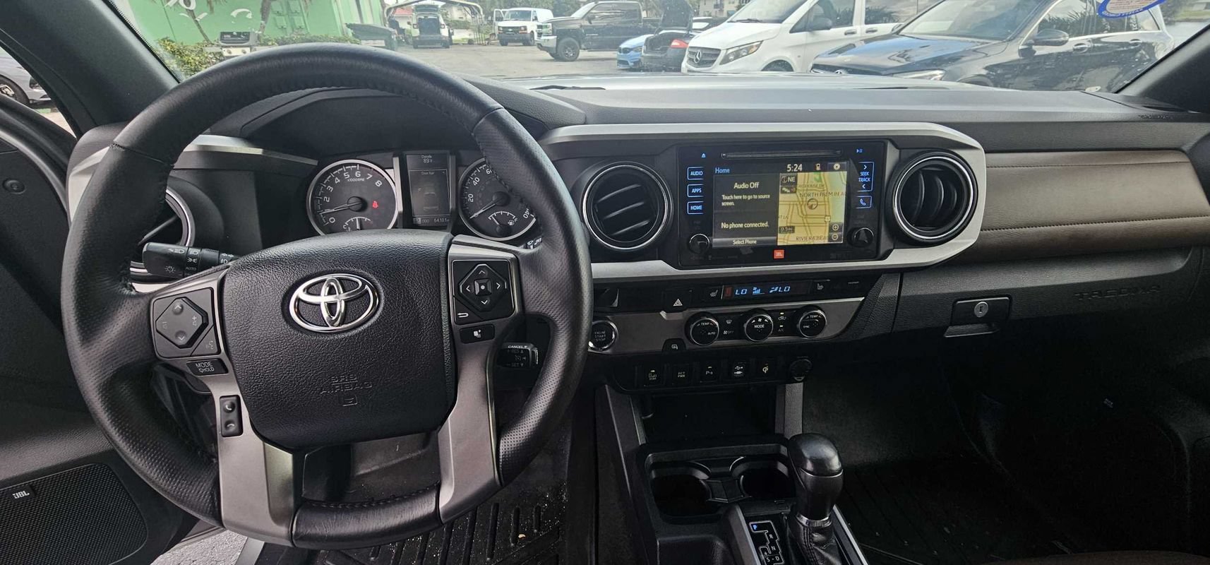 Used 2017 Toyota Tacoma Limited w/ Tow Package RWD image 14