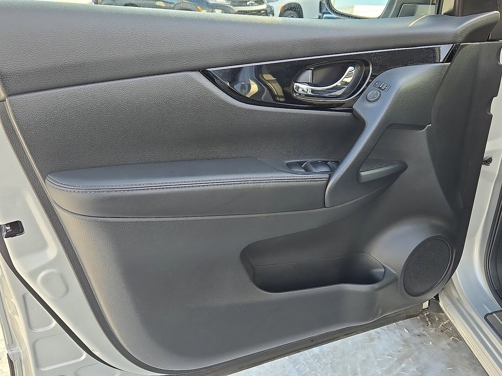 Used 2020 Nissan Rogue Sport SV w/ All-Weather Package image 18