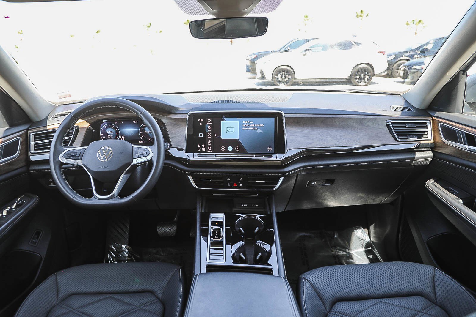 Used 2024 Volkswagen Atlas SE image 12