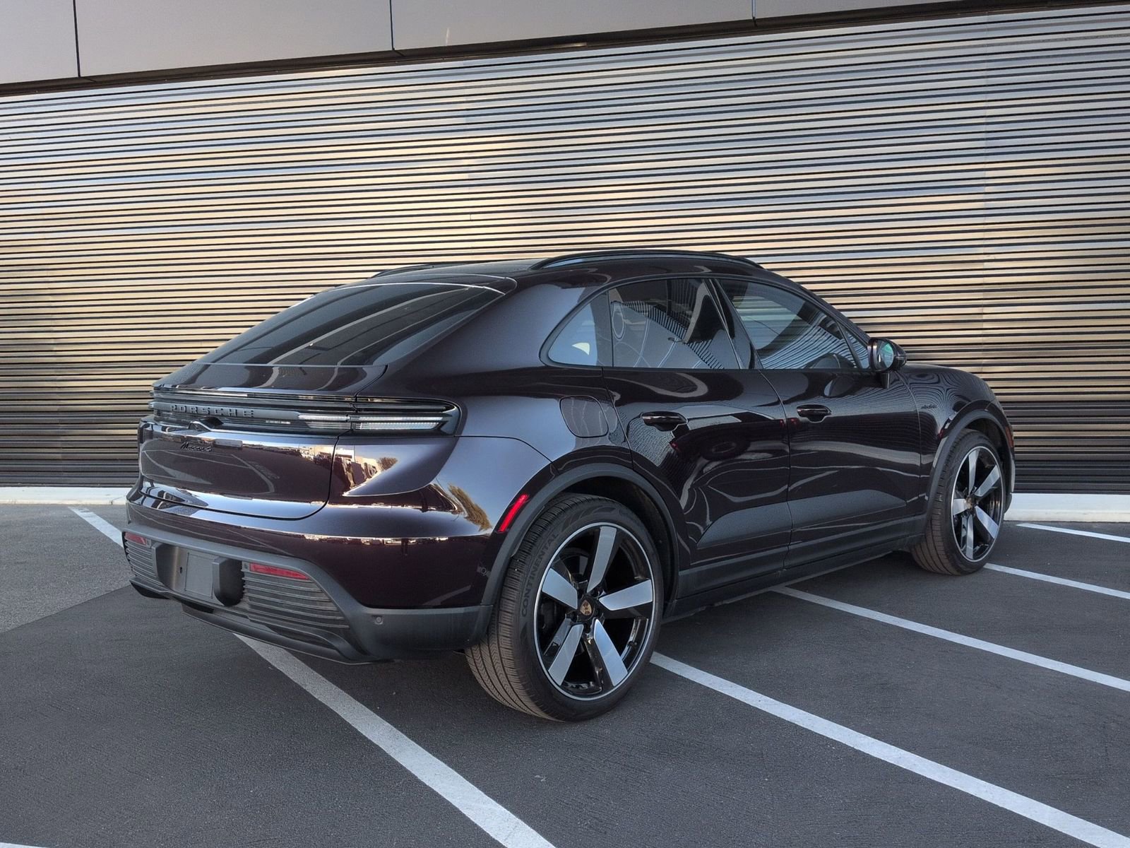 Certified 2025 Porsche Macan 4 Electric image 9