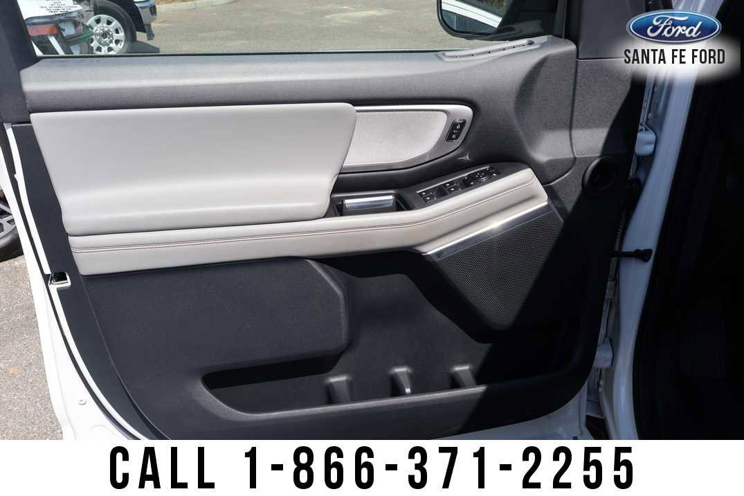 Used 2025 Ford Expedition Active RWD image 10