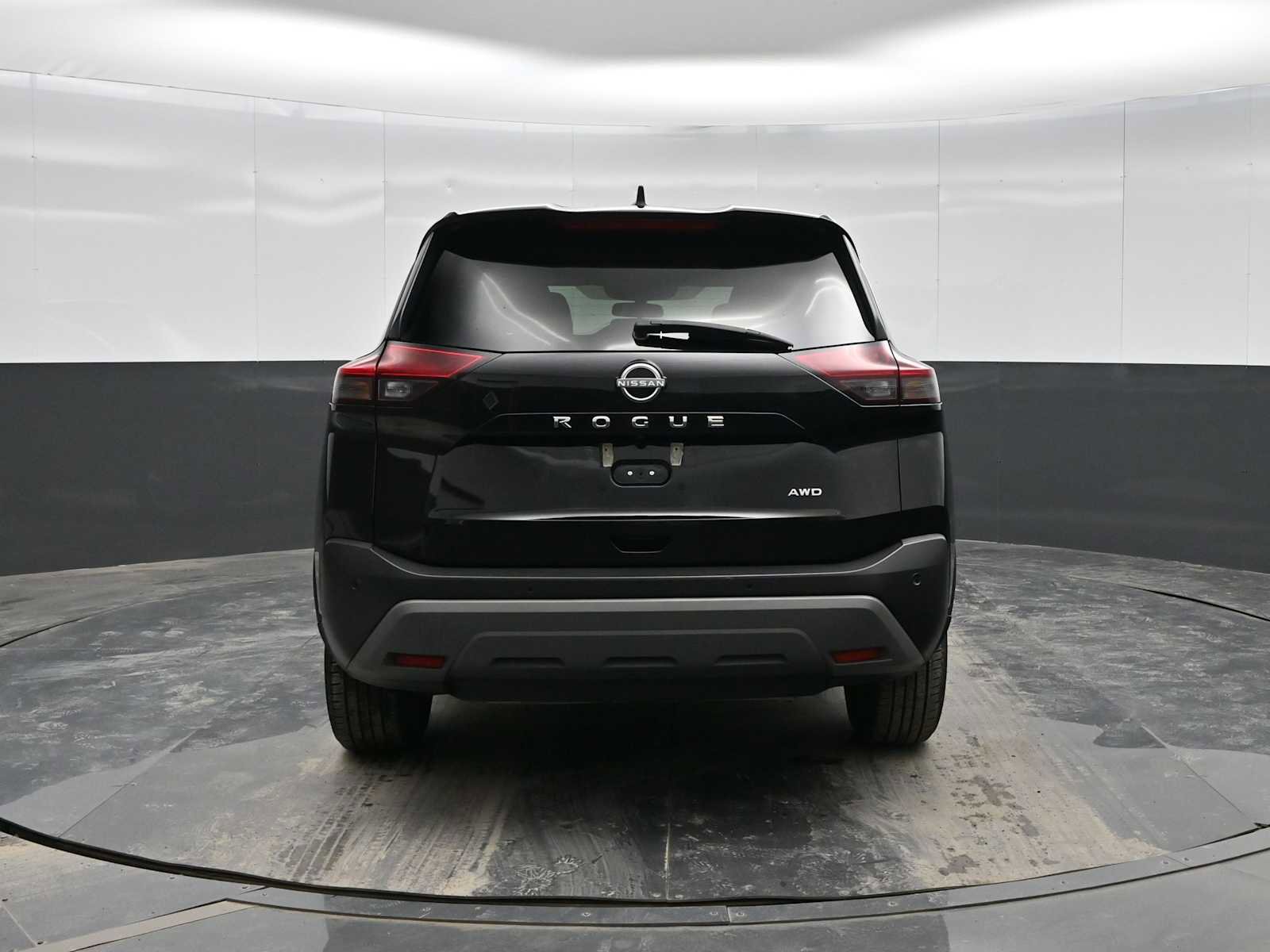 Used 2023 Nissan Rogue S image 6