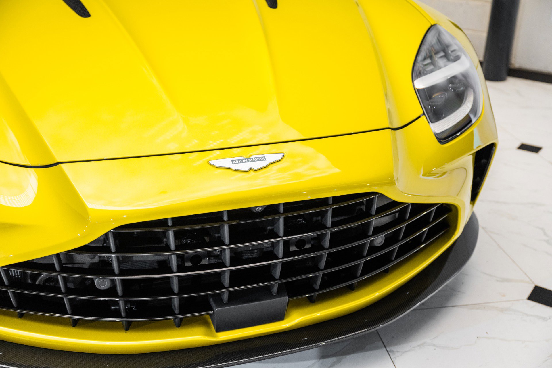 Used 2025 Aston Martin V8 Vantage Coupe image 42