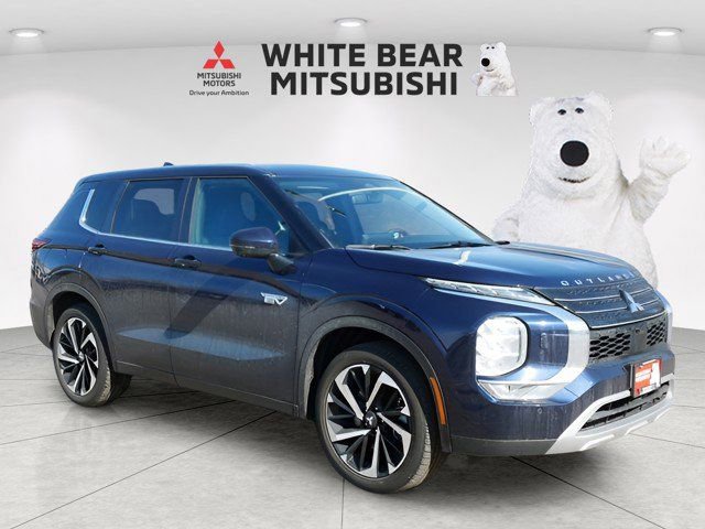 Used 2025 Mitsubishi Outlander SE image 1