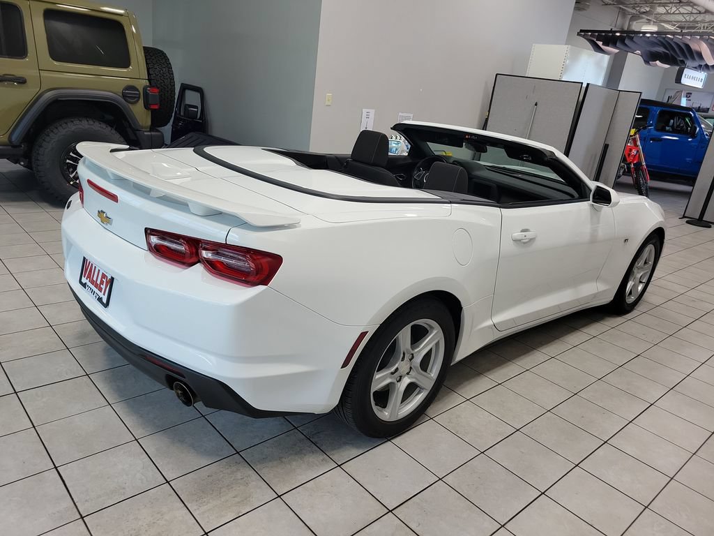 Used 2023 Chevrolet Camaro LT RWD image 16