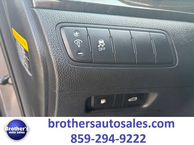 Used 2016 Kia Cadenza Premium FWD image 19