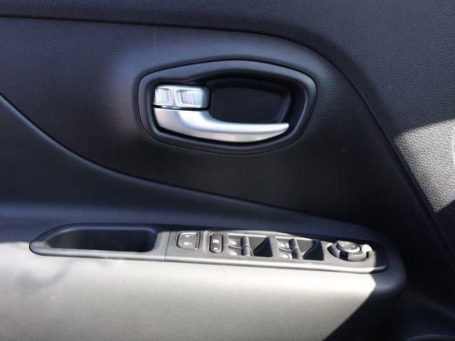 Used 2023 Jeep Renegade Latitude w/ Sun & Fun Group image 24