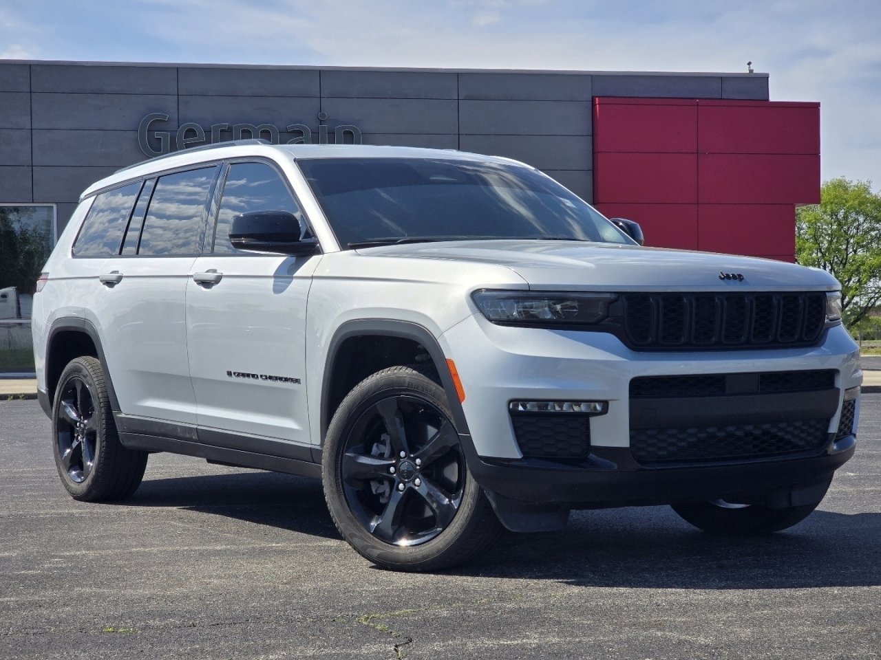 Used 2024 Jeep Grand Cherokee L Limited w/ Black Appearance Package AWD/4WD image 2