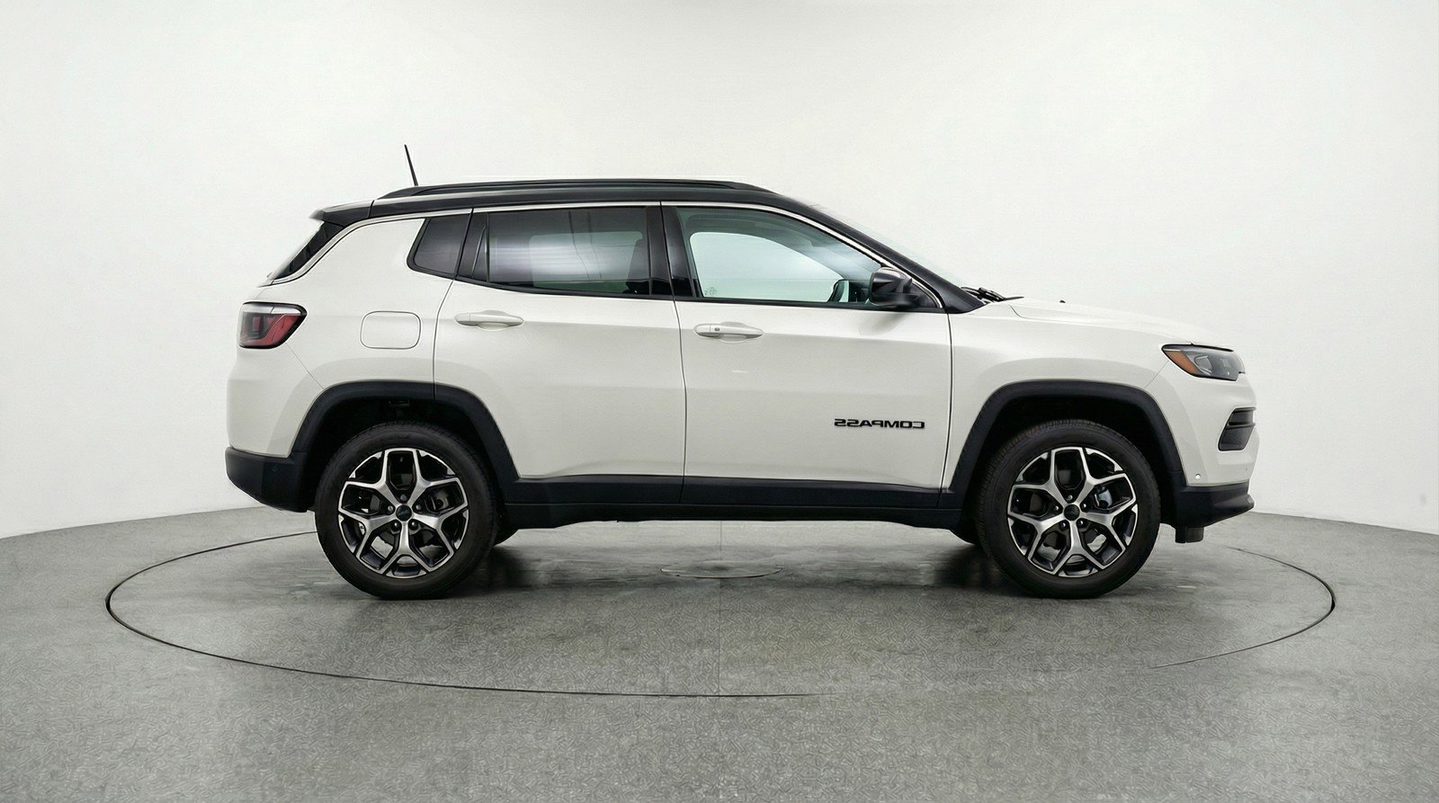 Used 2025 Jeep Compass Limited image 11
