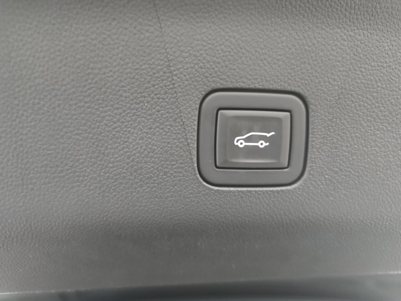 Used 2024 GMC Yukon Denali RWD image 30
