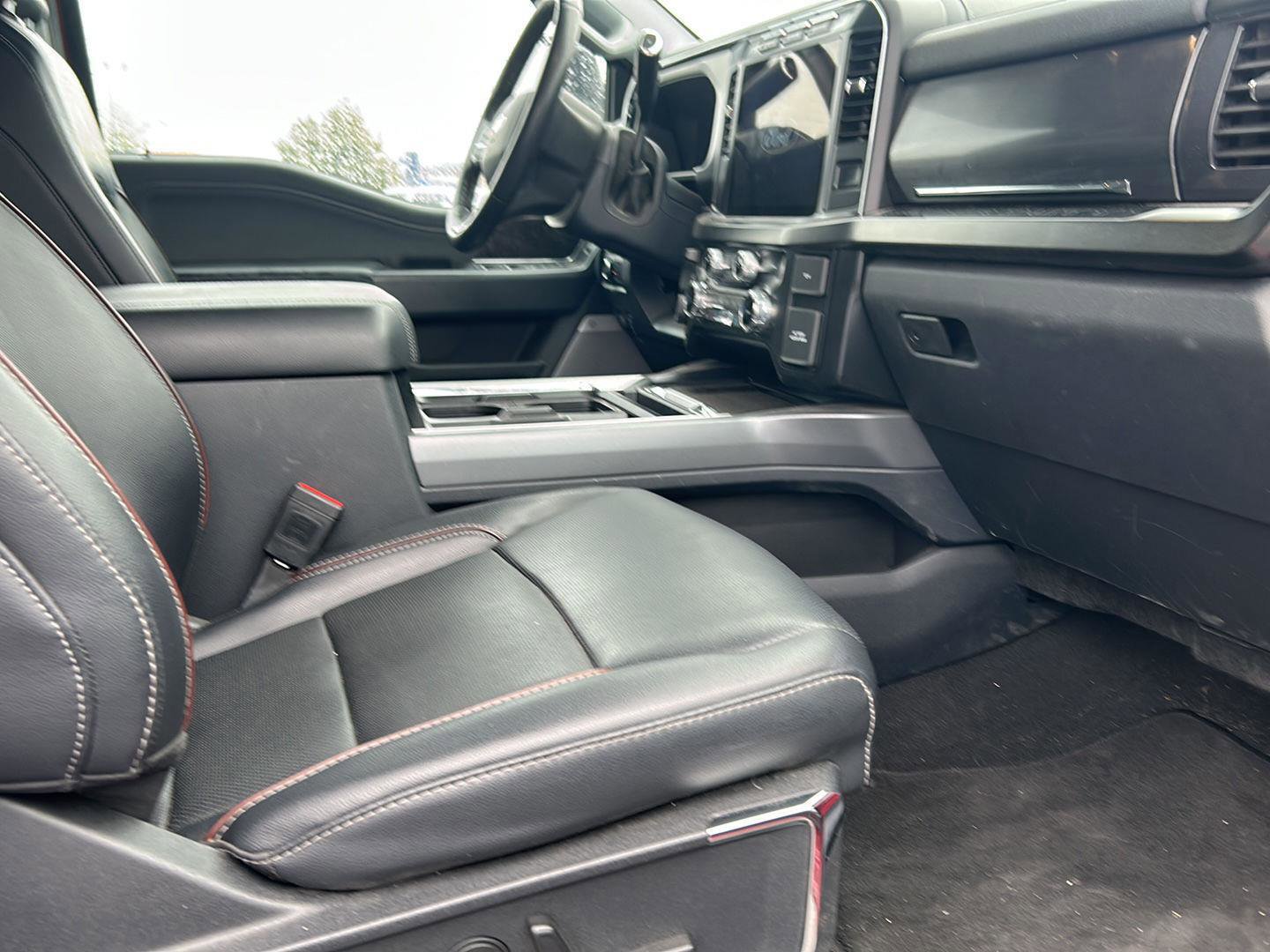 Used 2024 Ford F350 Lariat image 17