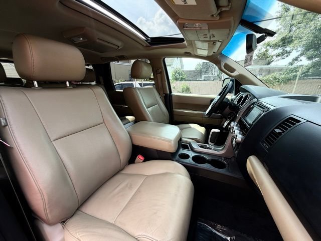 Used 2016 Toyota Sequoia Limited w/ Safety & Convenience Package AWD/4WD image 27