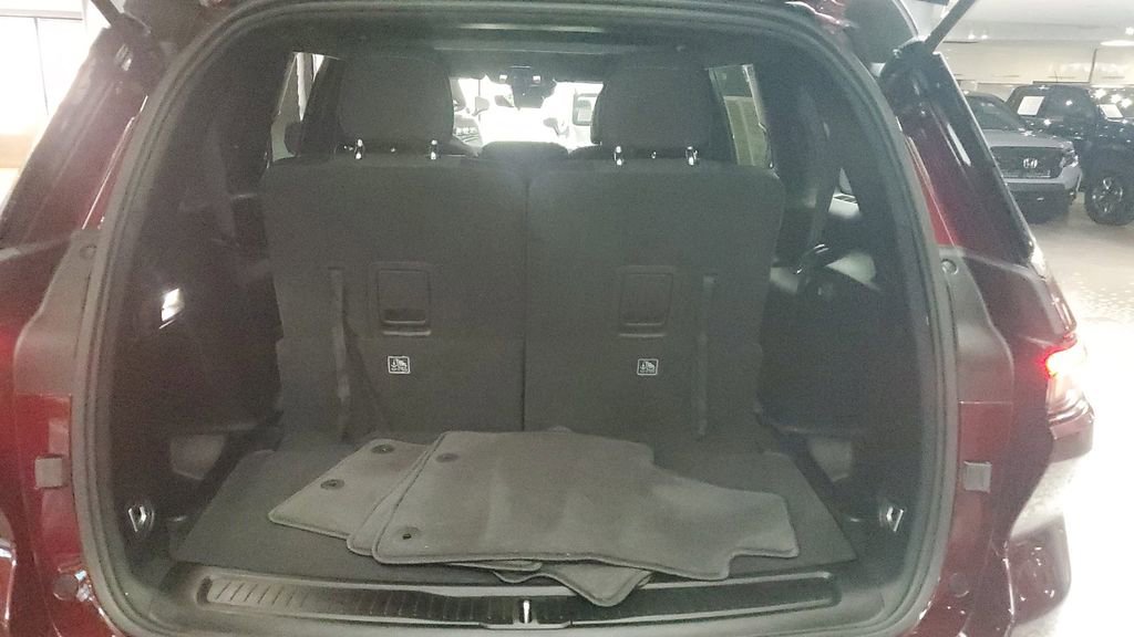 Used 2025 Jeep Grand Cherokee L Laredo image 10