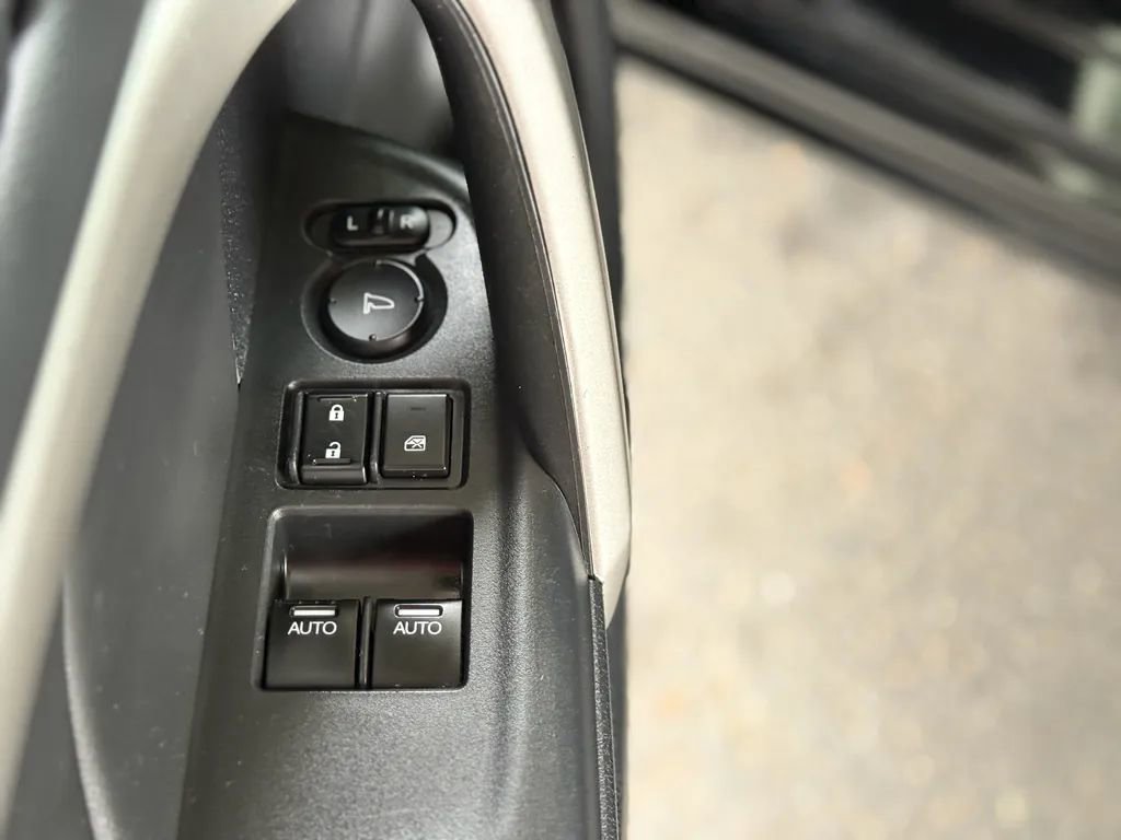 Used 2011 Honda Accord EX-L image 17