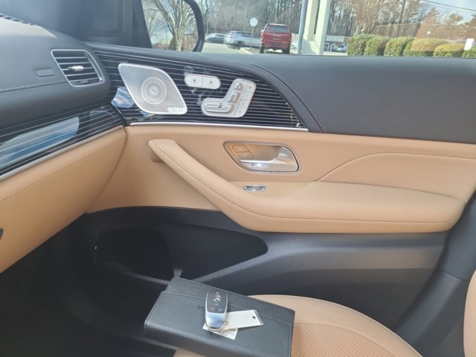 Used 2024 Mercedes-Benz GLE 350 4MATIC image 23