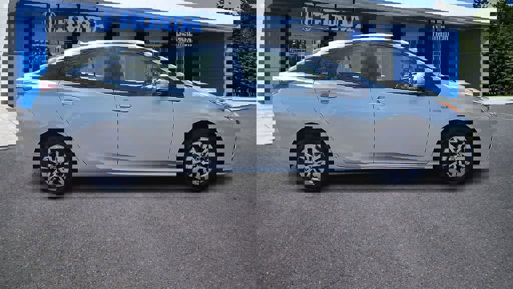 Used 2017 Toyota Prius Four FWD image 9