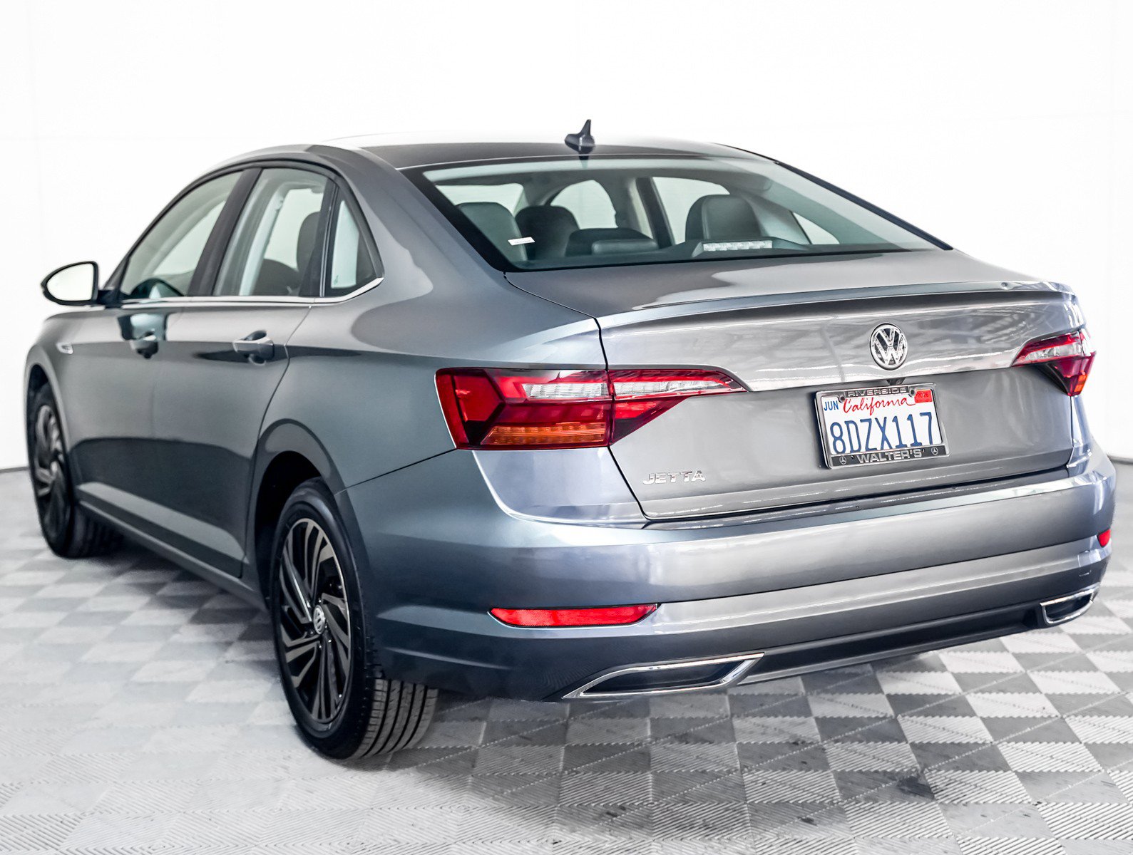 Used 2019 Volkswagen Jetta SEL Premium image 2