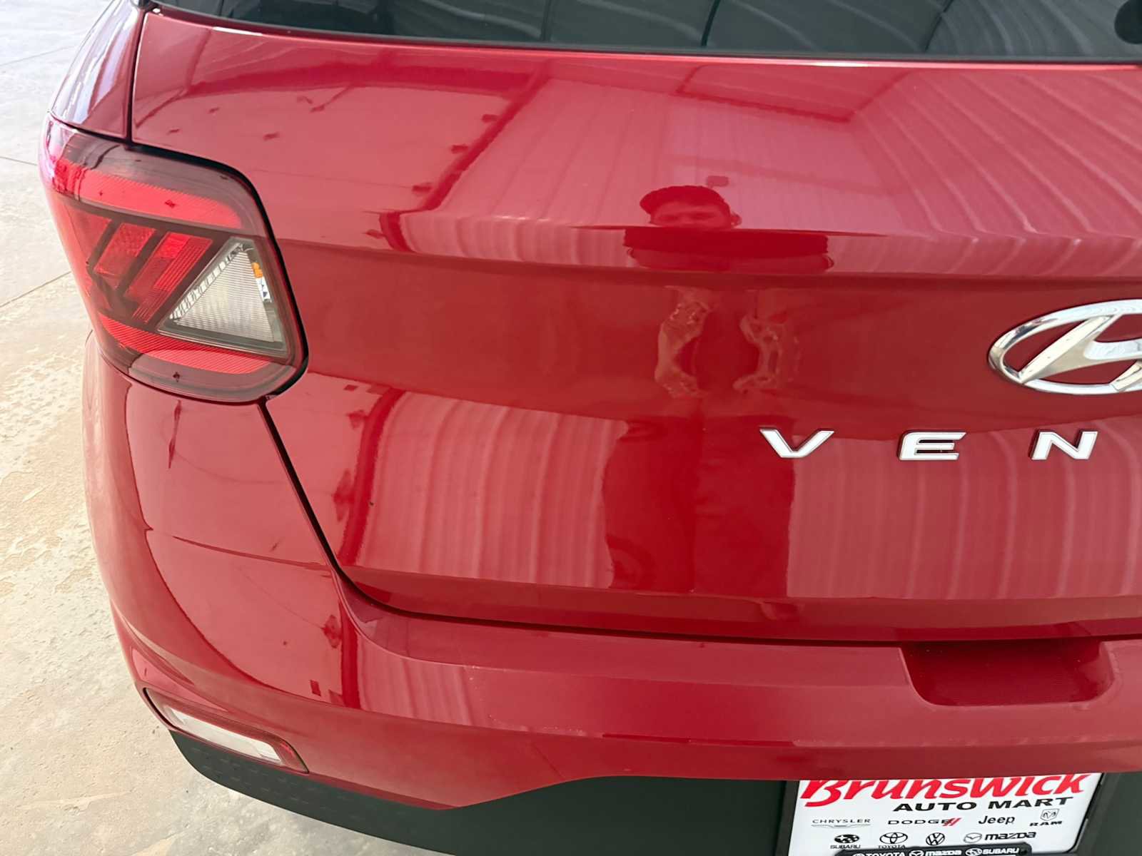 Used 2023 Hyundai Venue SEL FWD image 17