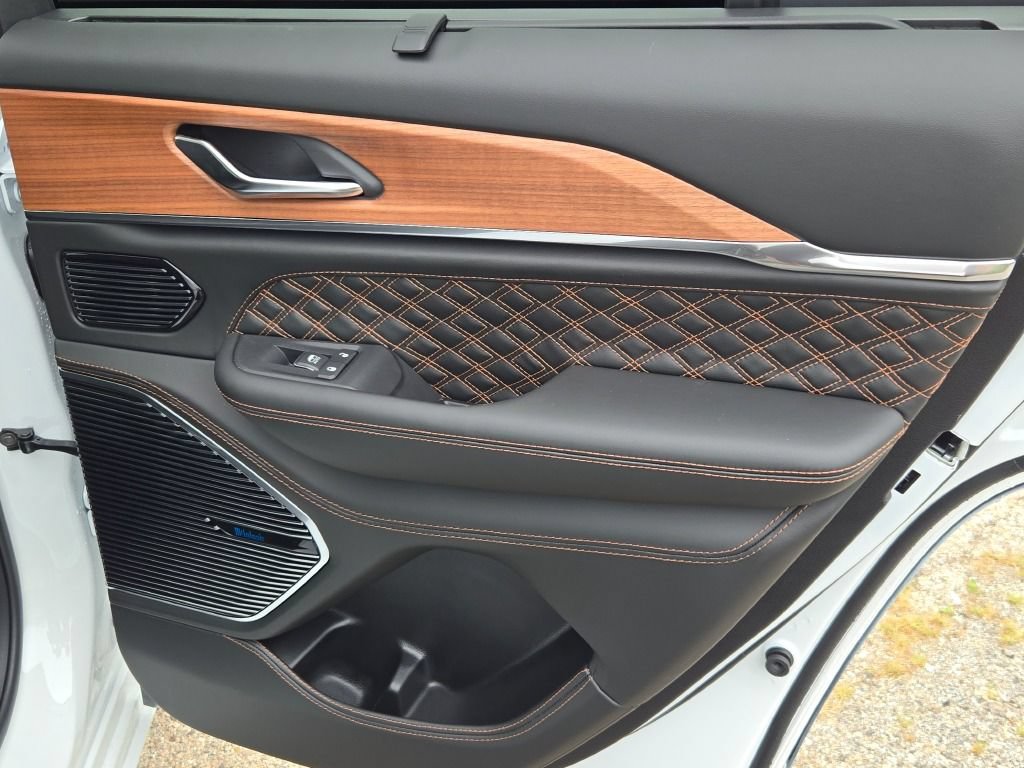 New 2027 Jeep Grand Cherokee Summit AWD/4WD image 16