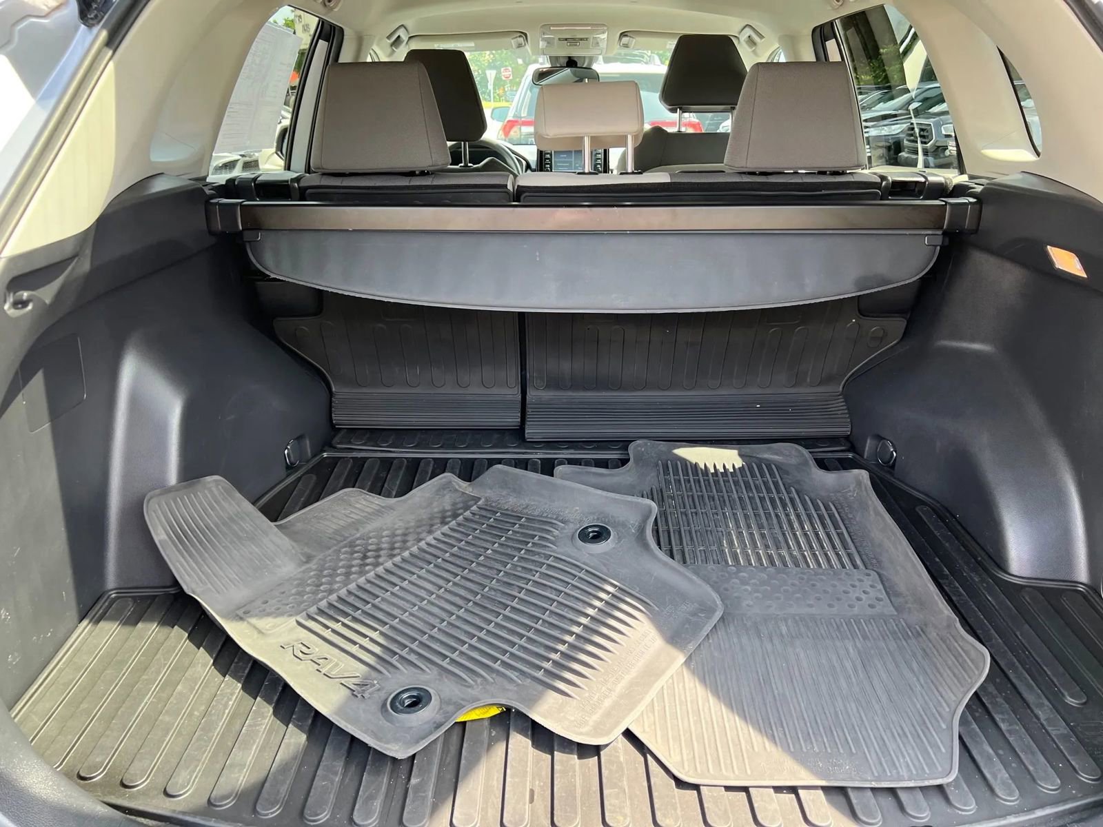 Used 2021 Toyota RAV4 XLE image 12