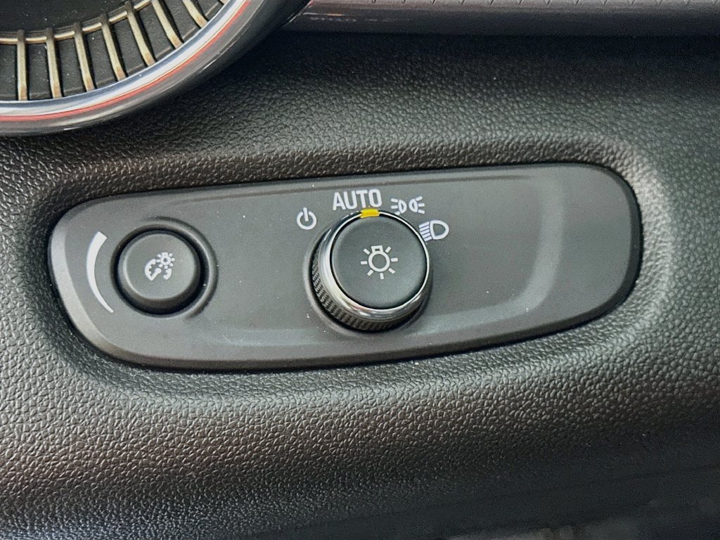 Used 2025 Chevrolet Trax ACTIV FWD image 19