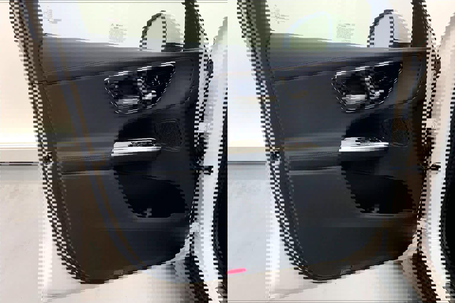 Used 2025 Mercedes-Benz GLC 300 image 20