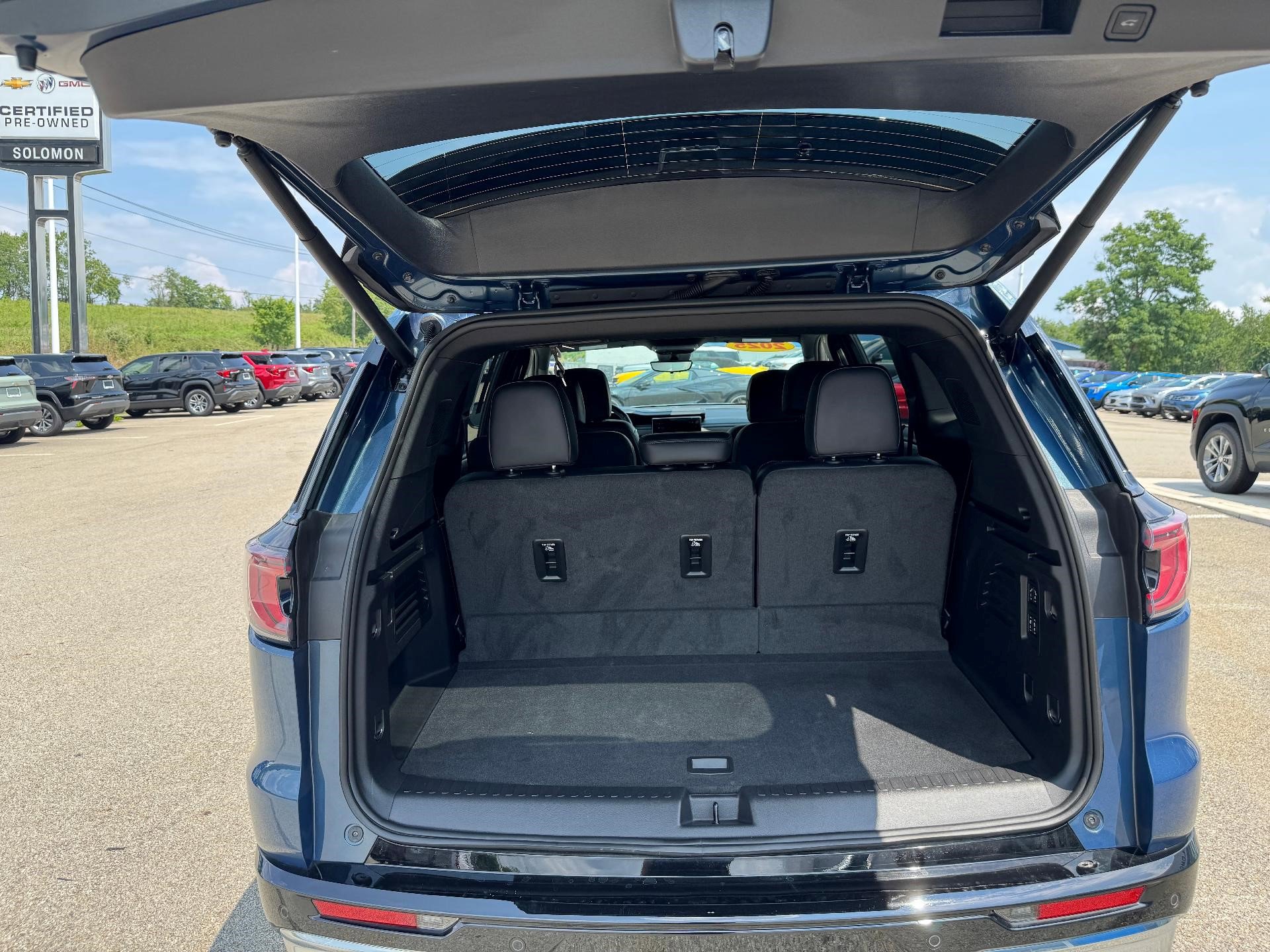 Certified 2025 GMC Acadia Denali w/ Super Cruise Package image 5