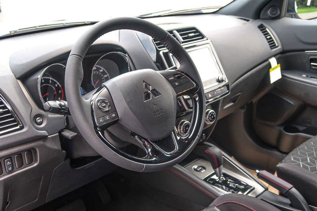 Used 2025 Mitsubishi Outlander Sport AWD image 23