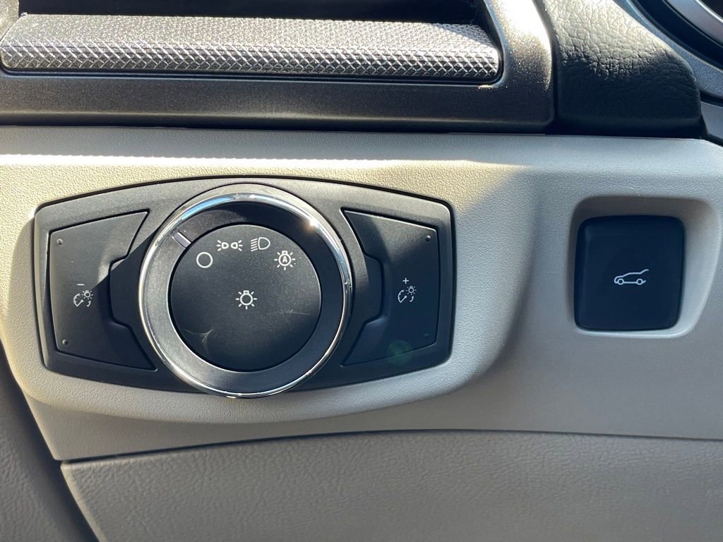 Used 2020 Ford Fusion SE image 13