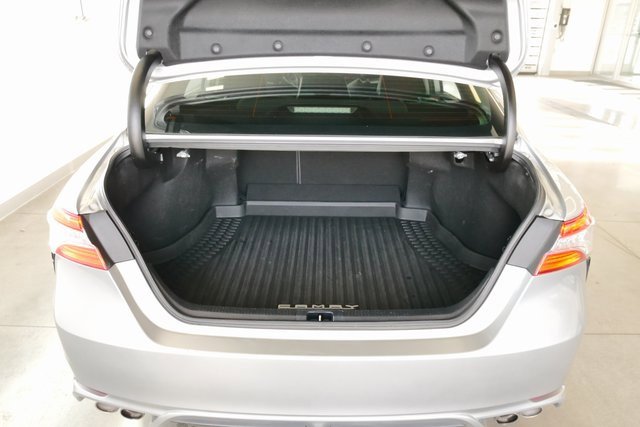 Used 2020 Toyota Camry XSE image 13