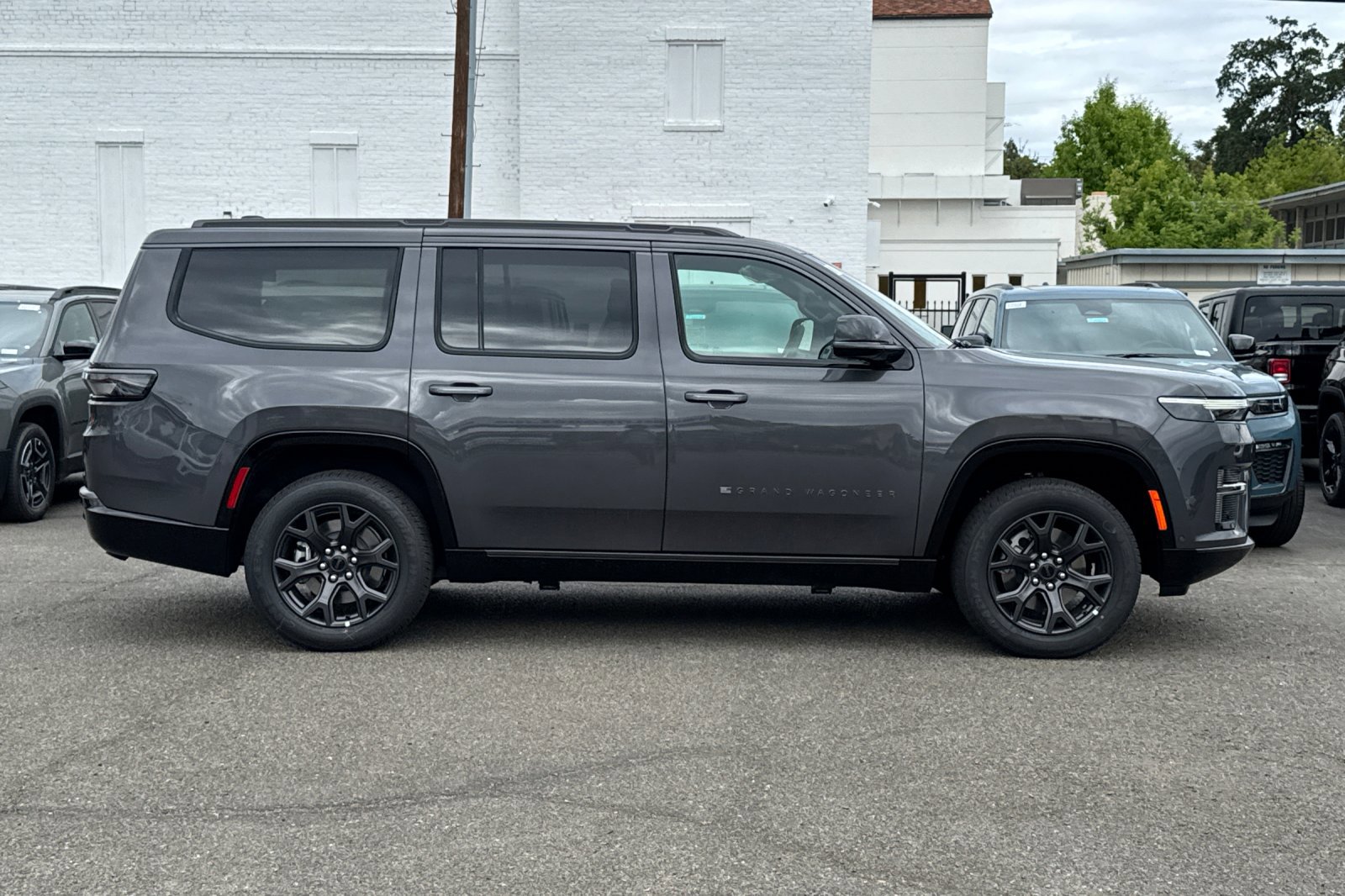 New 2026 Jeep Grand Wagoneer Limited AWD/4WD image 2