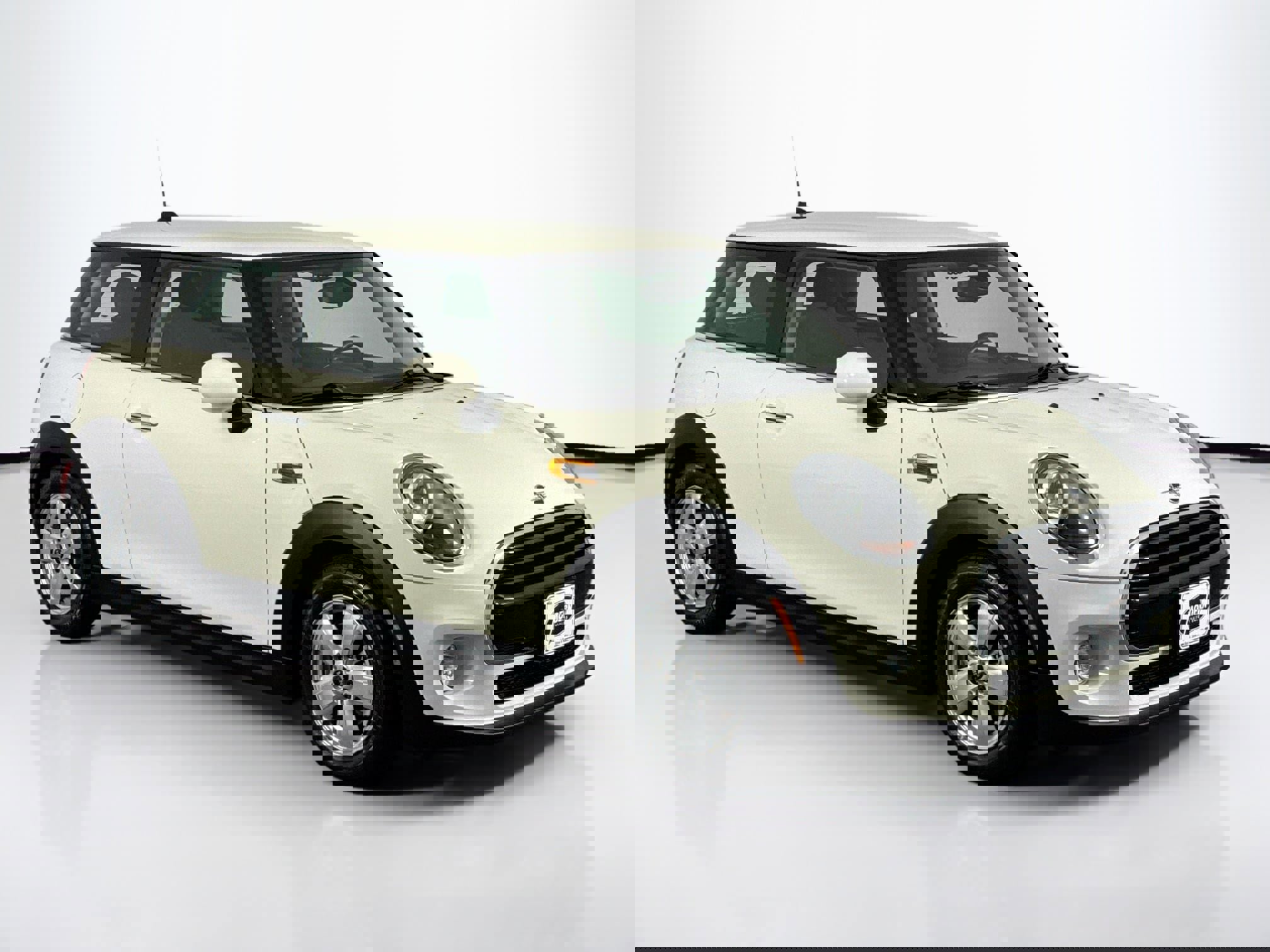 Used 2019 MINI Cooper 2-Door Hardtop image 2