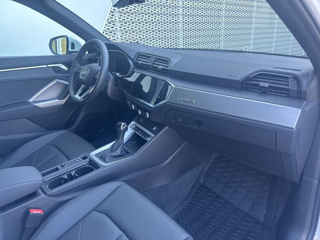 Used 2025 Audi Q3 2.0T Premium w/ Convenience Package AWD/4WD image 19