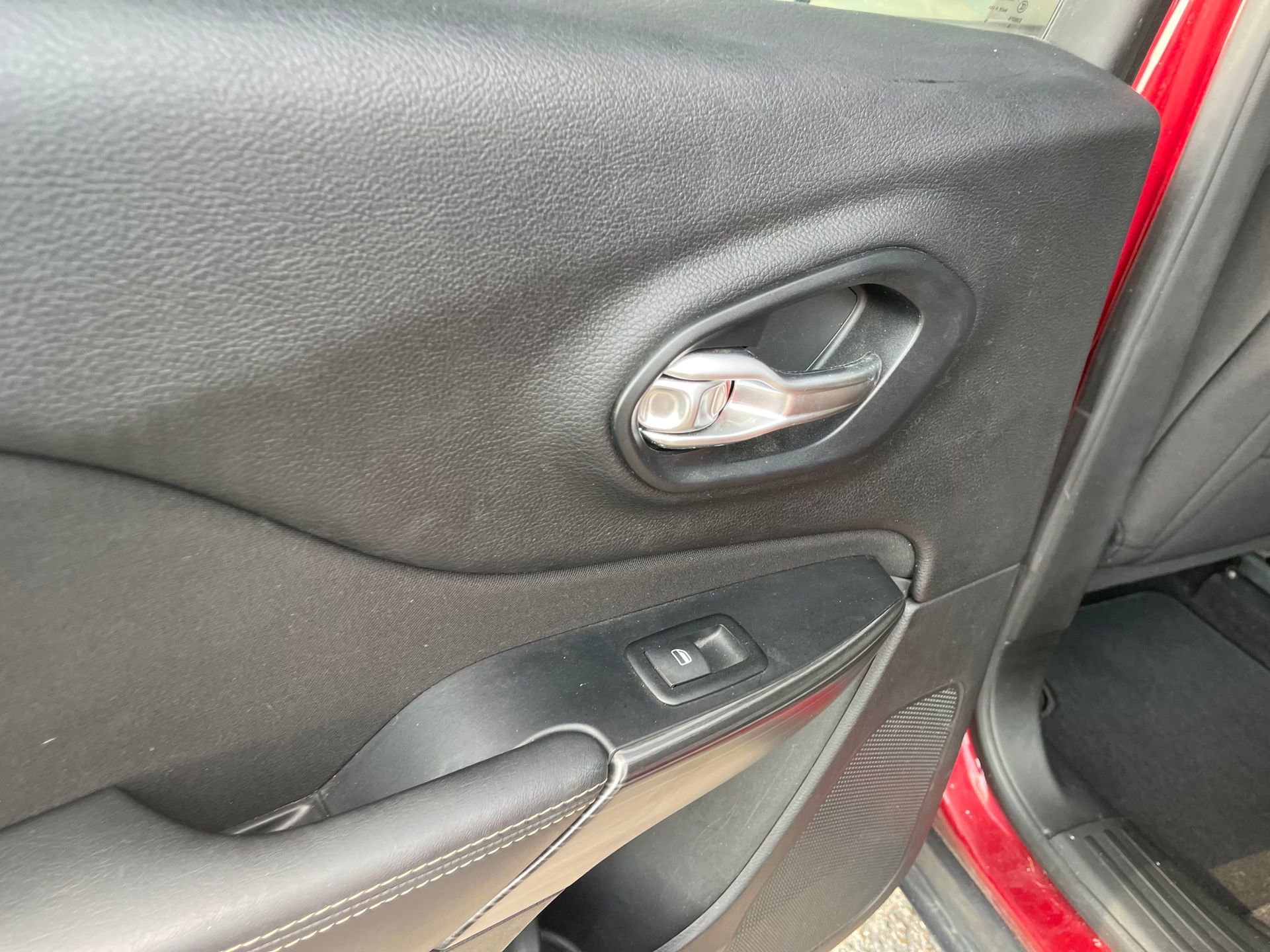 Used 2017 Jeep Cherokee Sport FWD image 20